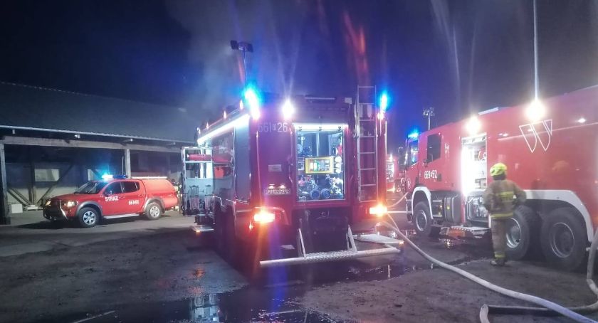 Strażacy z kilku jednostek walczyli z pożarem