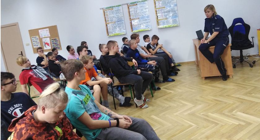 Pogadanka z policjantką w MOS w Radawnicy