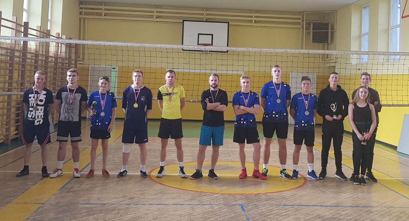 Jesienny turniej siatkówki 3- osobowej w Lipce