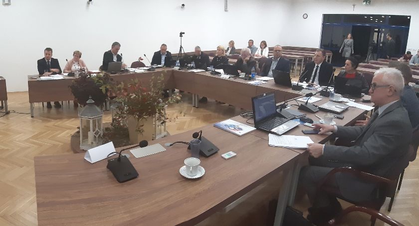 Najpierw dodatkowe pieniądze, później podwyżki