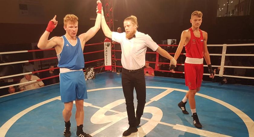 Kacper Czerwiński wygrywa w Wejherowie