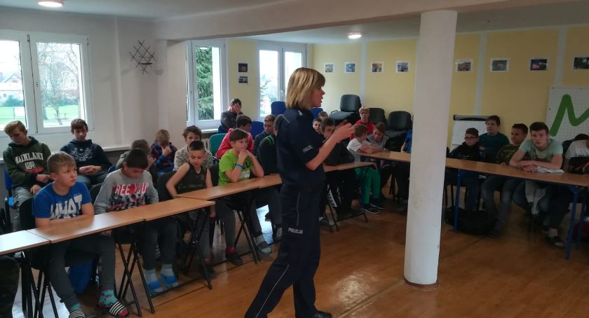 Policjanci rozmawiali o cyberprzemocy