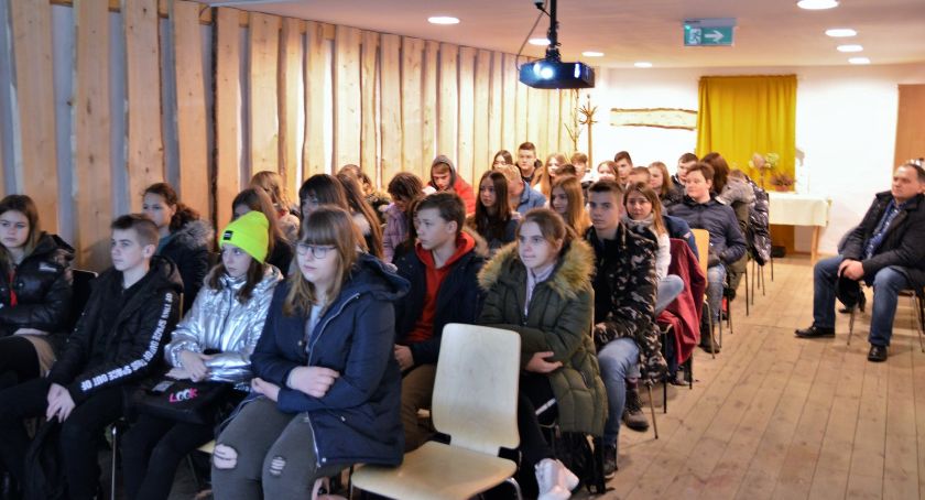 Uczniowie ze Świętej na spotkaniu z wykładem 