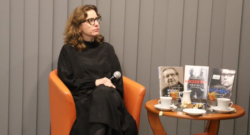 Magdalena Grzebałkowska z wizytą w Miejskiej Bibliotece Publicznej w Złotowie