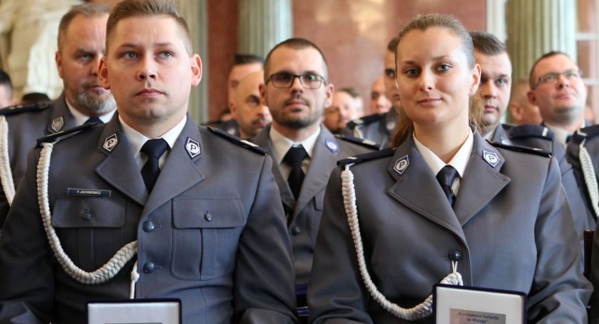 Kryształowe gwiazdy dla policjantów złotowskiej komendy