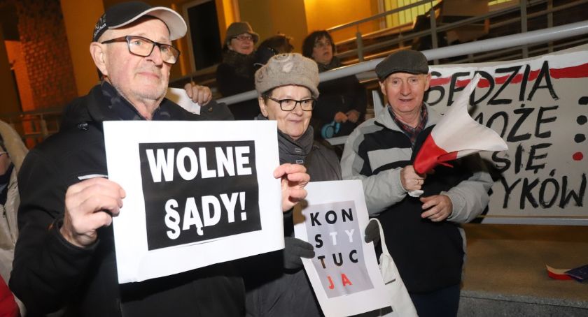 Protest przed złotowskim sądem