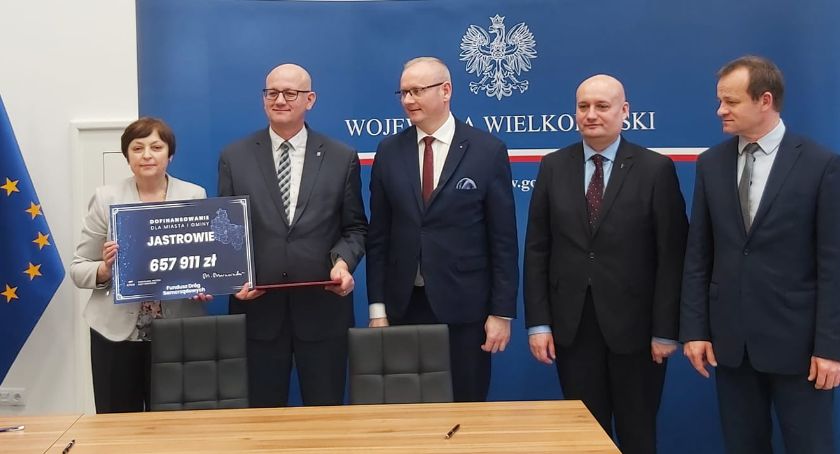 Prezent pod samorządową choinkę