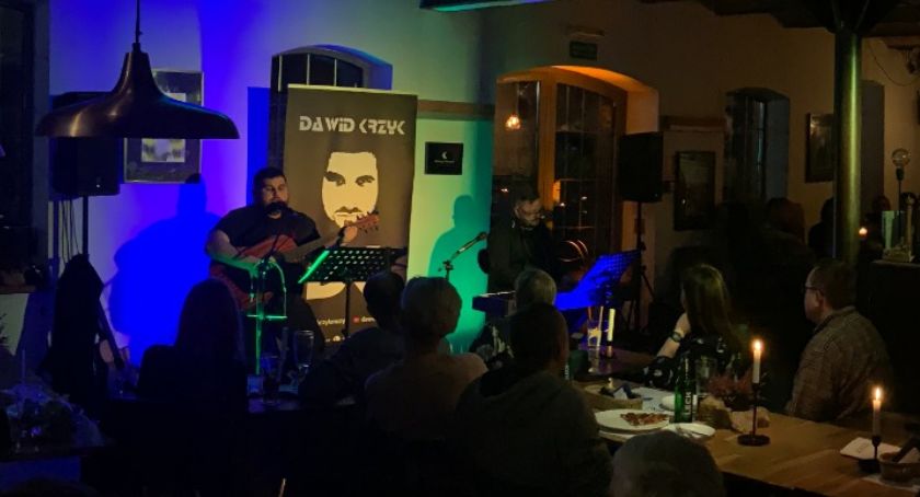 Dawid Krzyk i Łukasz Piosik koncertowali w Magazynie Bistro