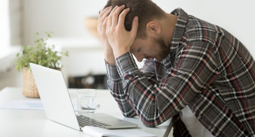 Typowe usterki laptopów - jak je naprawić?
