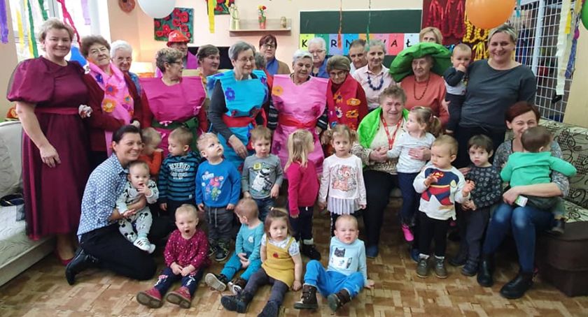 Motylki na balu karnawałowym w Dziennym Domu Senior-Wigor