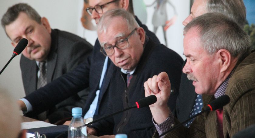 TYLKO U NAS ZOBACZYCIE wideorelację z wczorajszego zgromadzenia ZGK w sprawie podwyżek za odbiór odpadów!