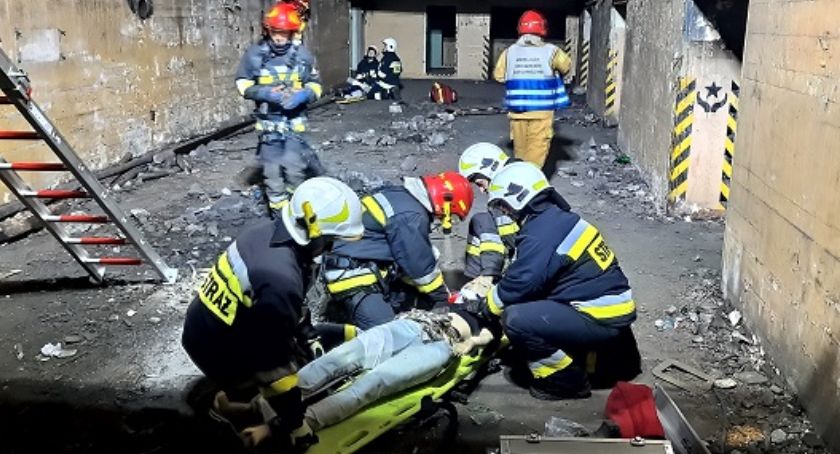 Ćwiczenia strażaków w obiekcie w Brzeźnicy Kolonii