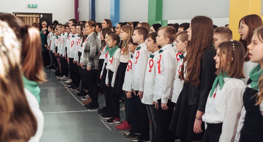 Uczniowie SP2 wykonali konkursowe pieśni hymniczne