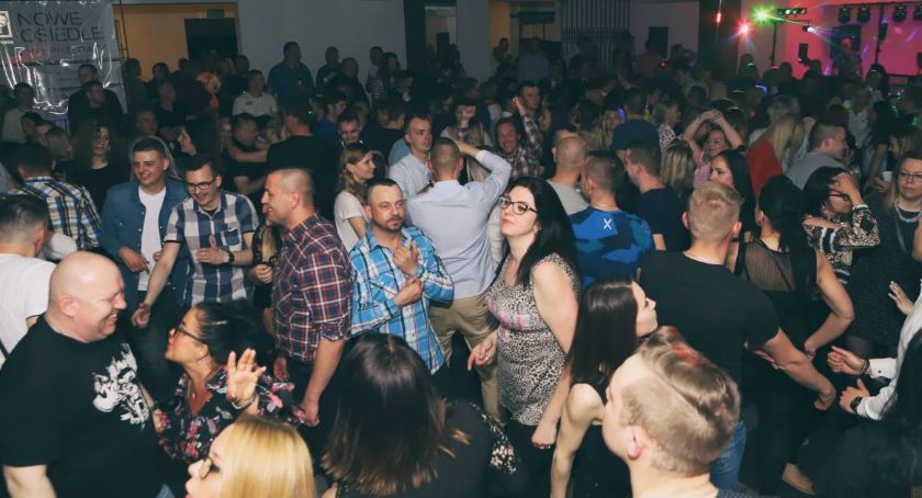 WIR z dyskoteką, hotel przy Genesis?