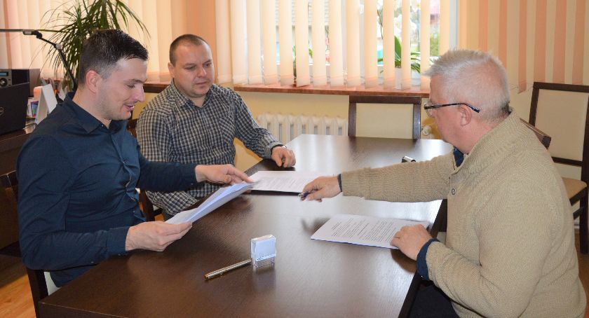 Umowa na budowę sali wiejskiej w Śmiardowie podpisana