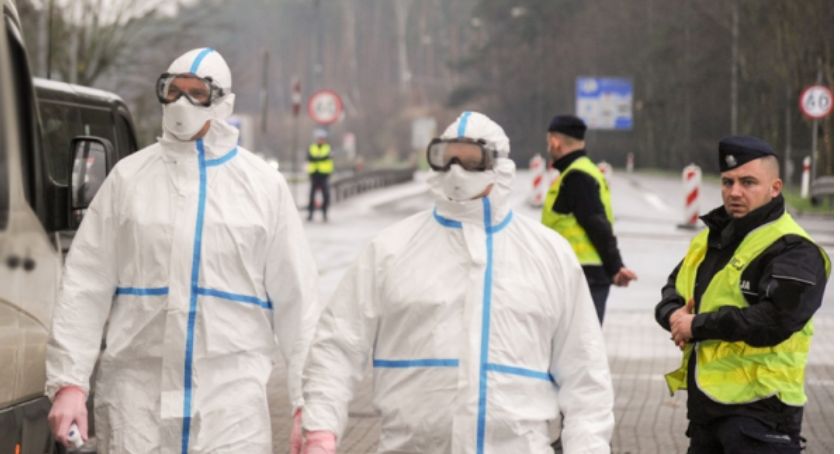 Policja wspiera w utrzymaniu kwarantanny w Polsce 