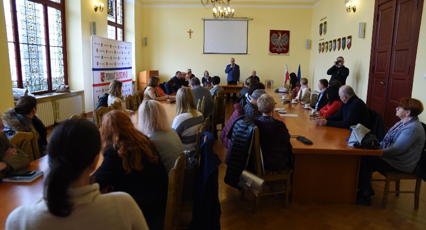 Szpital ogranicza przyjmowanie pacjentów - spotkanie w sprawie koronawirusa
