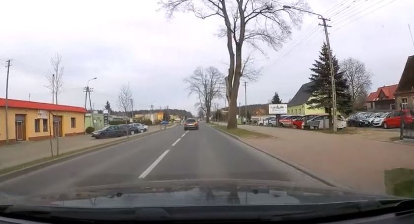 Niebezpieczny manewr kierowcy na ul. Chojnickiej w Złotowie