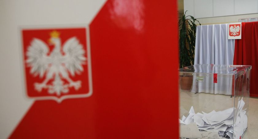 RMF: Głosowanie TYLKO korespondencyjnie, bat na samorządy