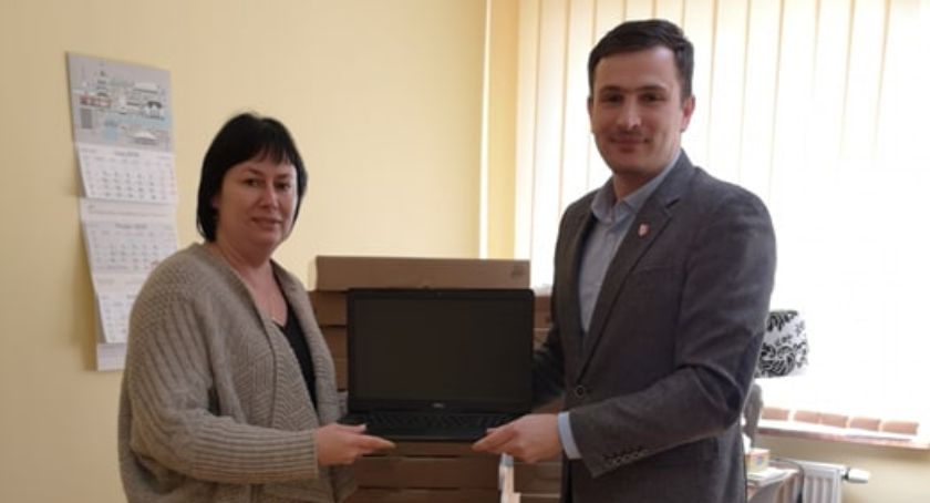Zakrzewo: Sprzęt przekazany do szkół 