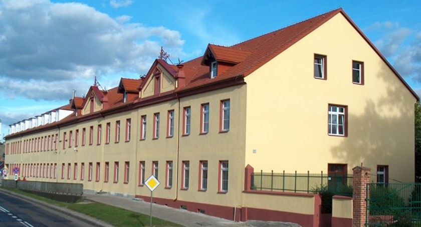 200 złotych na miesiąc