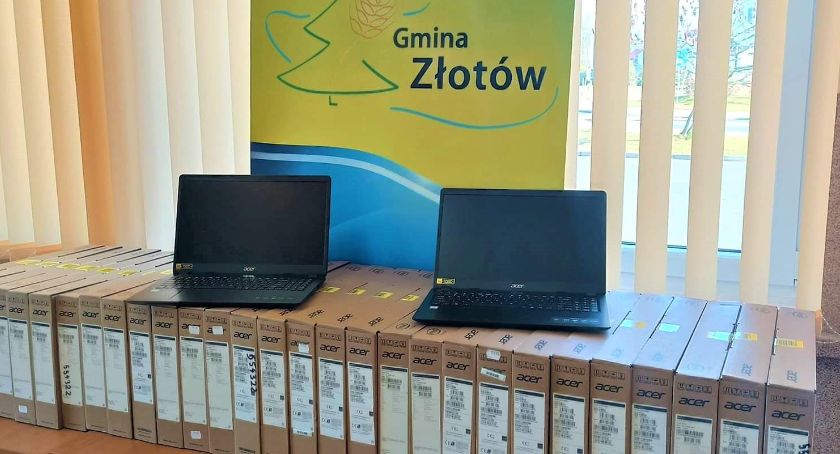 31 laptopów dla uczniów z gminy Złotów