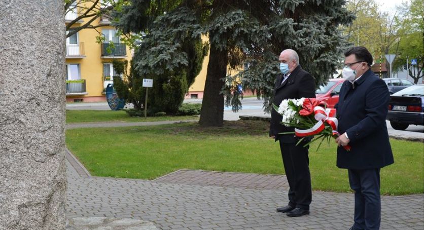 Burmistrz złożył kwiaty