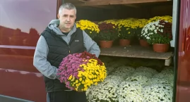 Burmistrz nie pozwala sprzedawać kwiatów przy cmentarzu