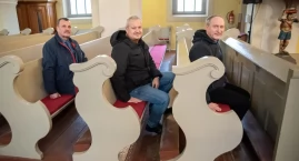 Wierni nie chcą wychodzić z kościoła!