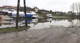 Zalało plac targowy w Łobżenicy. Radny obwinia władze
