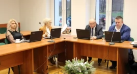 Radni PiS protestują przeciwko decyzji rządu w sprawie TVP, PR i PAP