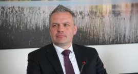 Radni ustalili zarobki burmistrza Pieniążkowskiego