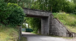 Mężczyzna spadł z wiaduktu. Czy to był wypadek?