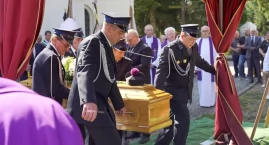 Z honorami żegnano byłego łobżenickiego proboszcza