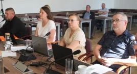 Psy szczekają, karawana jedzie dalej…