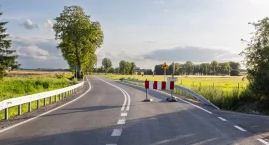 Sypniewo–Nadarzyce. Droga gotowa, ale zamknięta. Mieszkańcy: To absurd