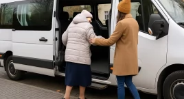 Koniec z busem dla seniorów. Urzędnicy liczą oszczędności, rodziny – problemy
