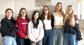 Licealistki biorą seniorów pod swoje skrzydła
