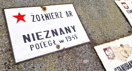 Nie chcą czerwonych gwiazd na mogiłach Cmentarza Wojennego