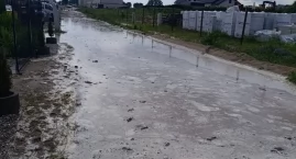 Woda znów zalała domy. Mieszkańcy ratują się workami&hellip;