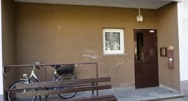Wybita szyba, ślady krwi i 71 zgłoszeń. Policja pods&hellip;