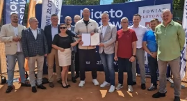Złotów zbuduje dwa kryte korty tenisowe. Minister przywiózł decyzję o dofinansowaniu