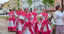 Festiwal kultur świata przeszedł ulicami Okonka