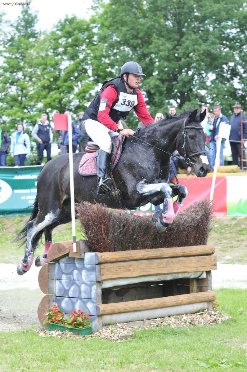 Michał Knap utrzymuje prowadzenie w MPJ - Strzegom Horse Trials 2012