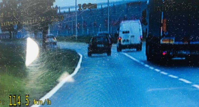 58-latek jechał 114 km/h w terenie zabudowanym