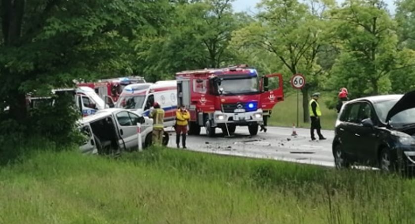 Wypadek na krajowej trójce pomiędzy Kaczorowem a Radomierzem