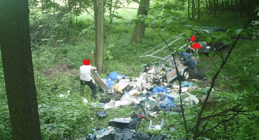 Karpacz : Zaśmiecając las wpadli w fotopułapkę