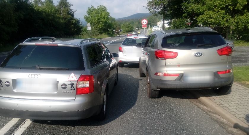 Piechowice - jechał slalomem, wypadł z drogi i stwarzał zagrożenie