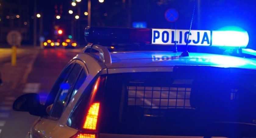 Włamali się do budynku - zostali w nim zatrzymani przez policjantów.