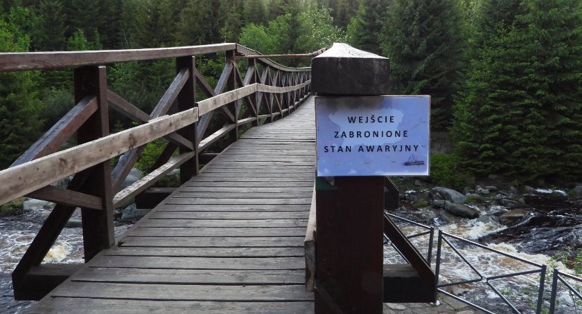 Graniczny most na Izerze grozi zawaleniem. Przeprawa została zamknięta.